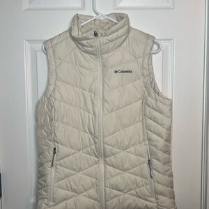 Columbia women’s Heavenly Omni heat puffer vest, off-white size lg